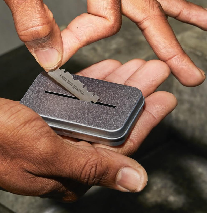 Recyclable razor blade disposal tin