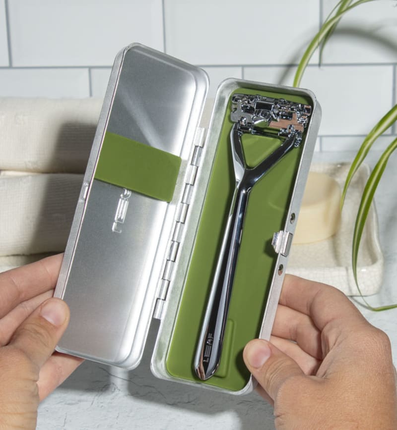 Pivoting Head Triple Blade Razor