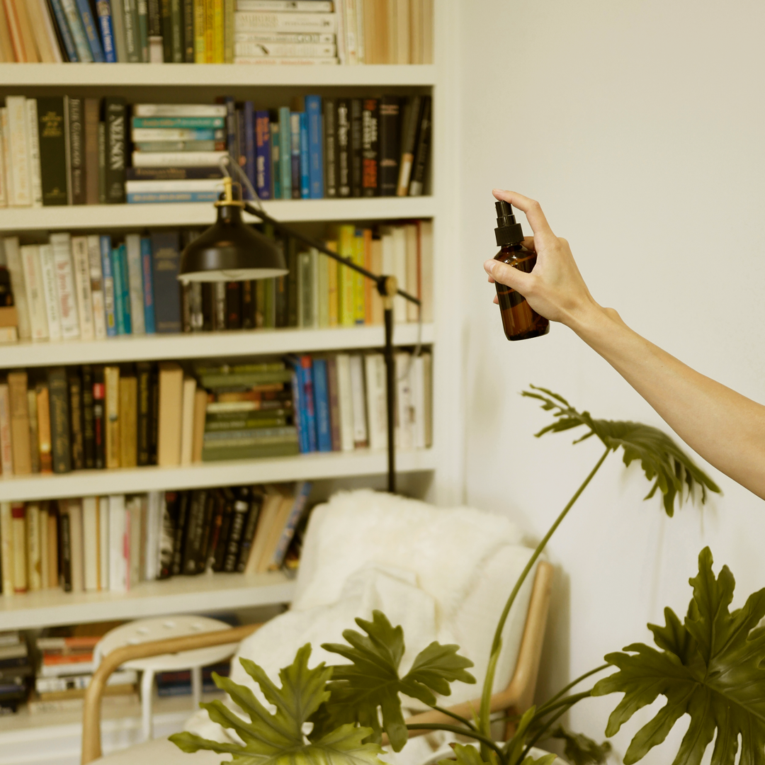Deodorizing room spray with zero waste refills